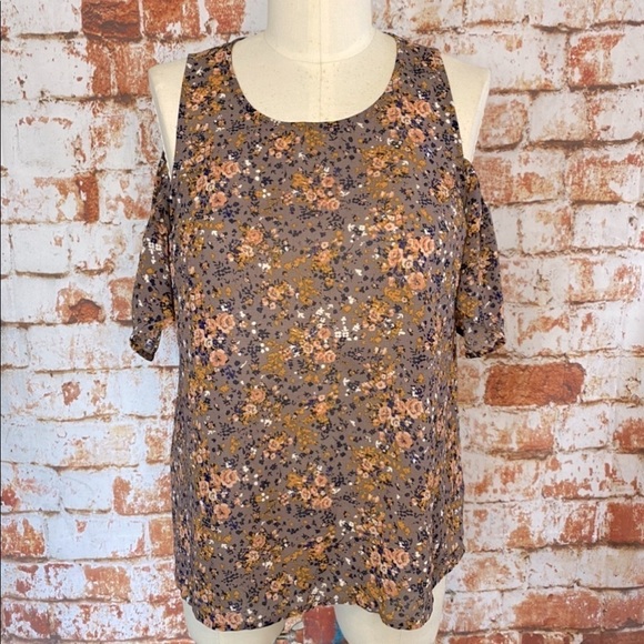Xhilaration Tops - Xhilaration Flowy cold shoulder tiny floral print mauve purple top shirt medium